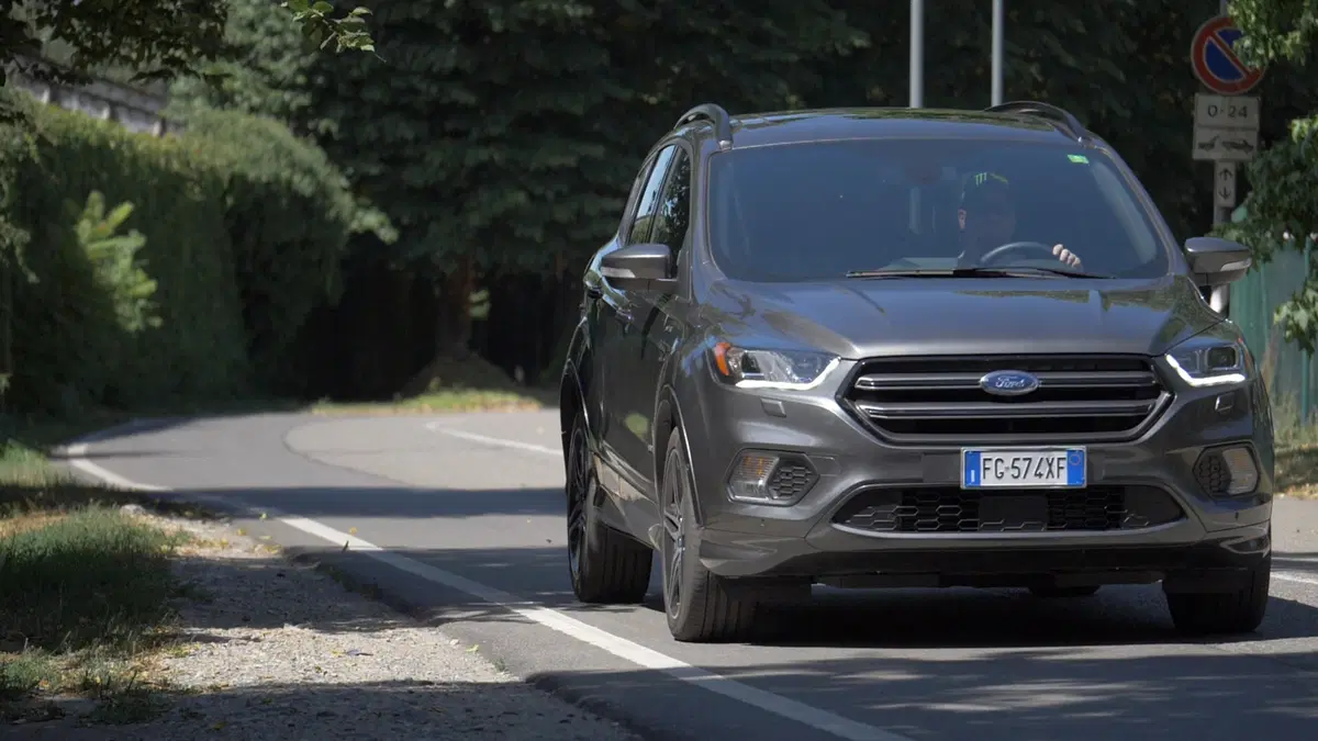 Ford Kuga 2012 vs Ford Kuga restyling: sembrano uguali (17)