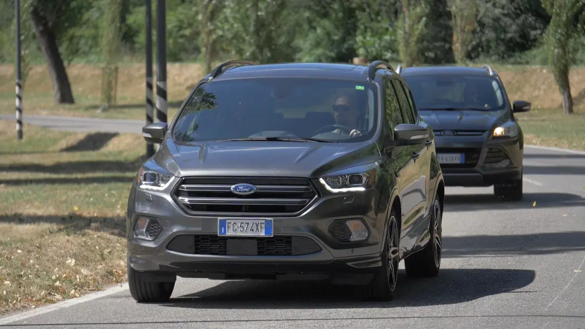 Ford Kuga 2012 vs Ford Kuga restyling: sembrano uguali (18)