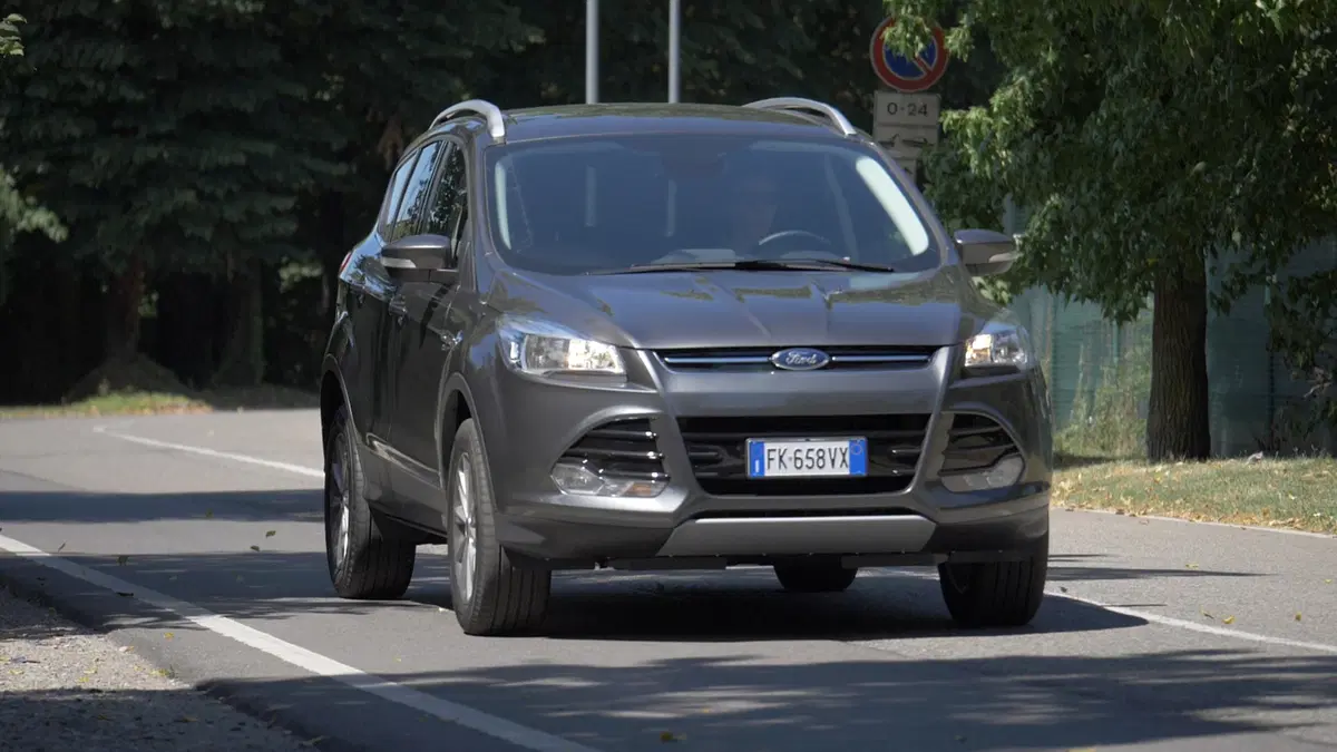 Ford Kuga 2012 vs Ford Kuga restyling: sembrano uguali (19)