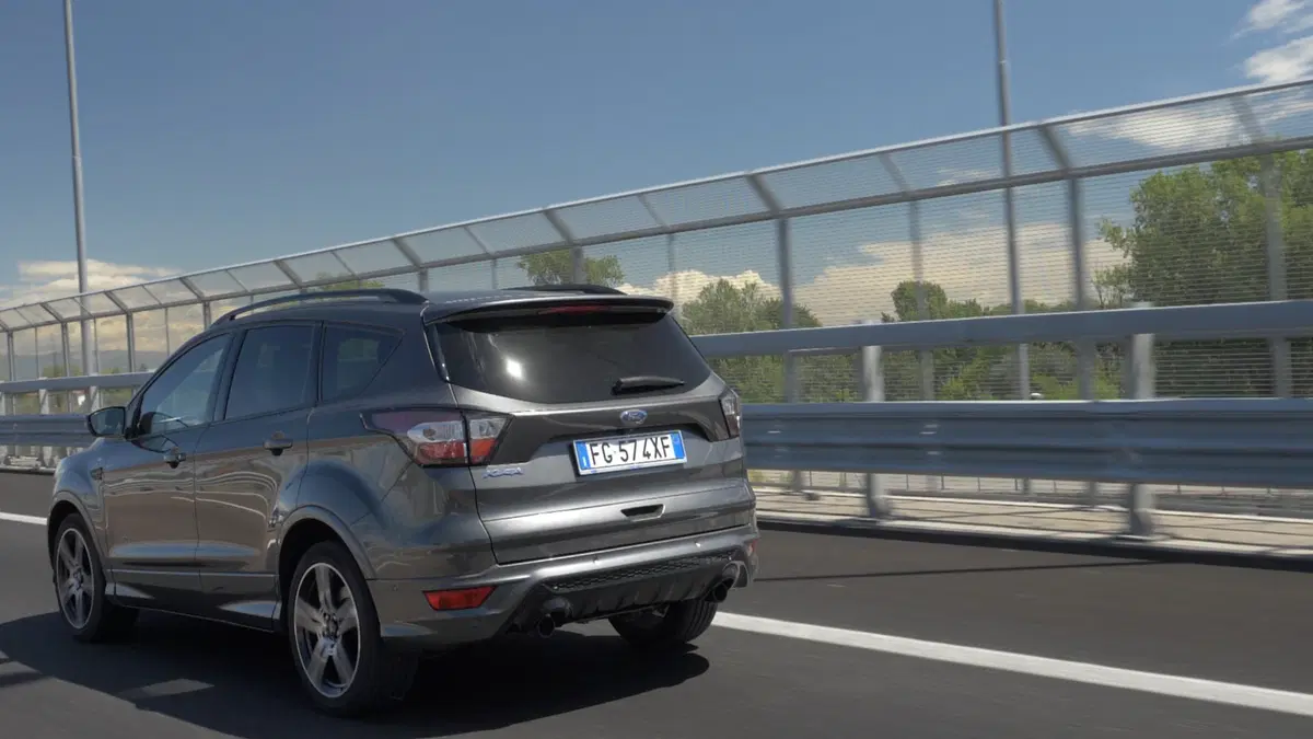 Ford Kuga 2012 vs Ford Kuga restyling: sembrano uguali (23)