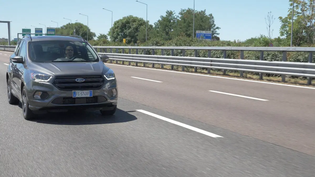 Ford Kuga 2012 vs Ford Kuga restyling: sembrano uguali (21)