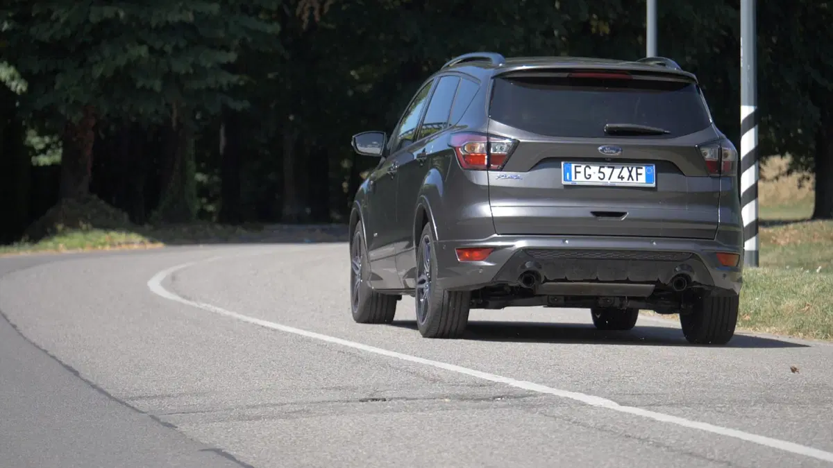 Ford Kuga 2012 vs Ford Kuga restyling: sembrano uguali (24)
