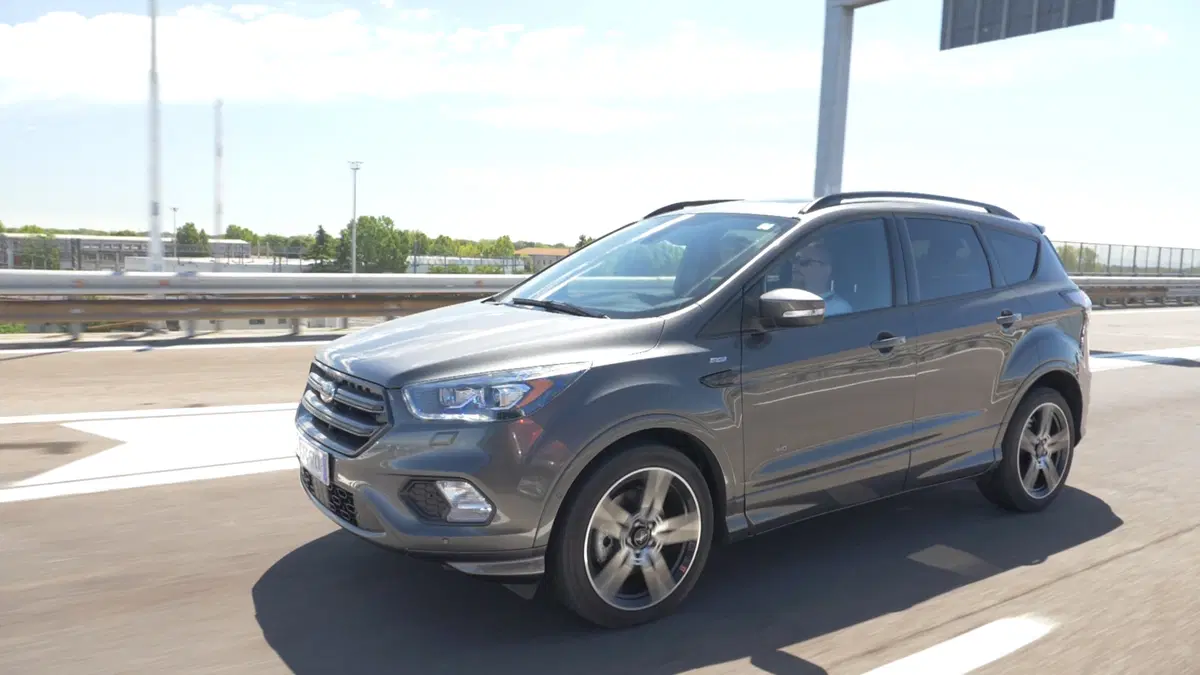 Ford Kuga 2012 vs Ford Kuga restyling: sembrano uguali (25)