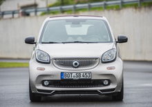 Smart Brabus, in pista per i 15 anni del marchio [Video]