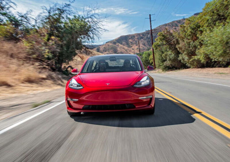 Tesla Model 3, ecco le versioni fino a 500 km di autonomia