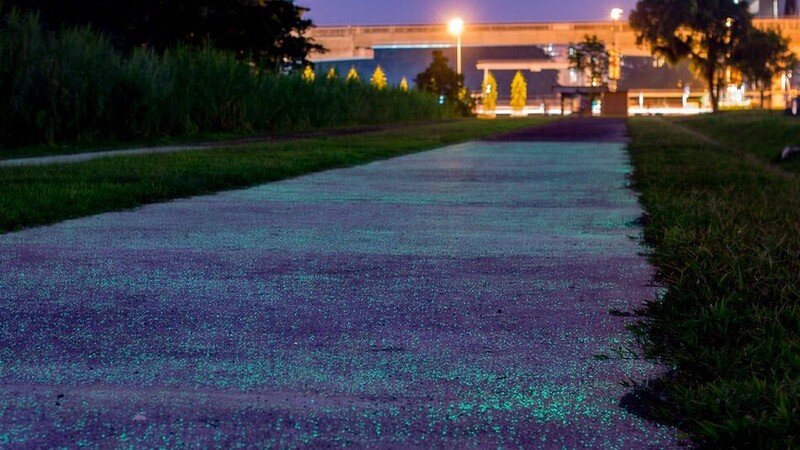 Singapore, arriva l&#039;asfalto che brilla al buio
