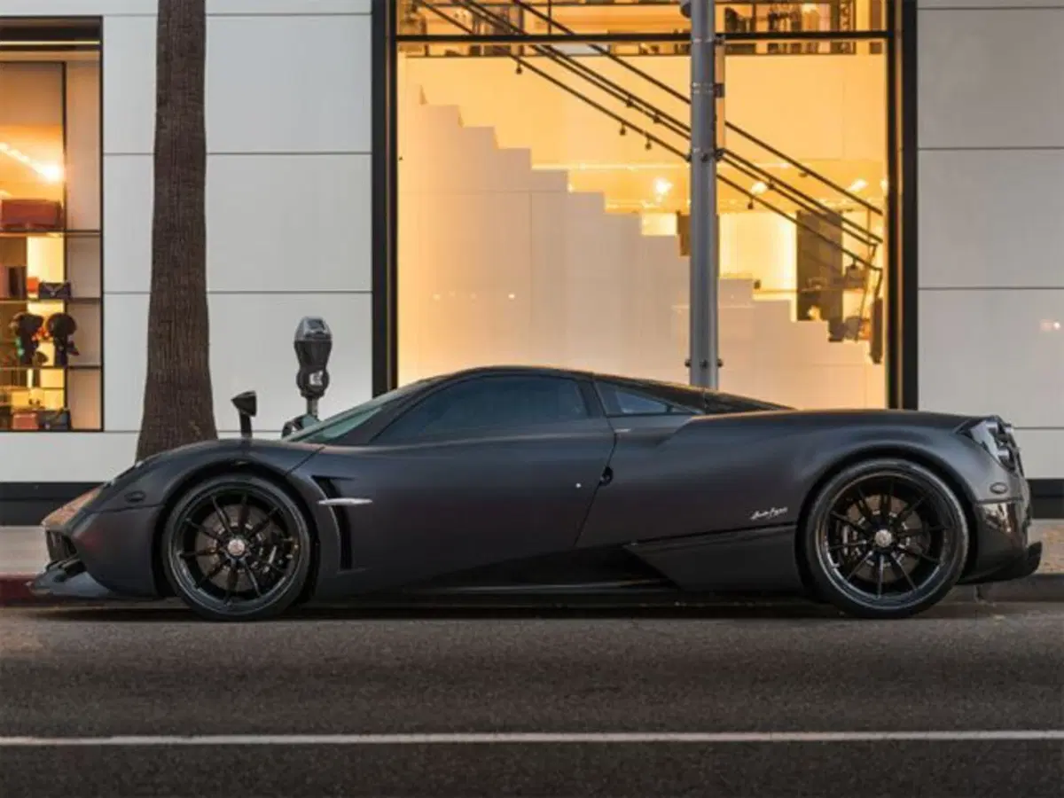 Pagani Huayra Tempesta: asta milionaria (4)