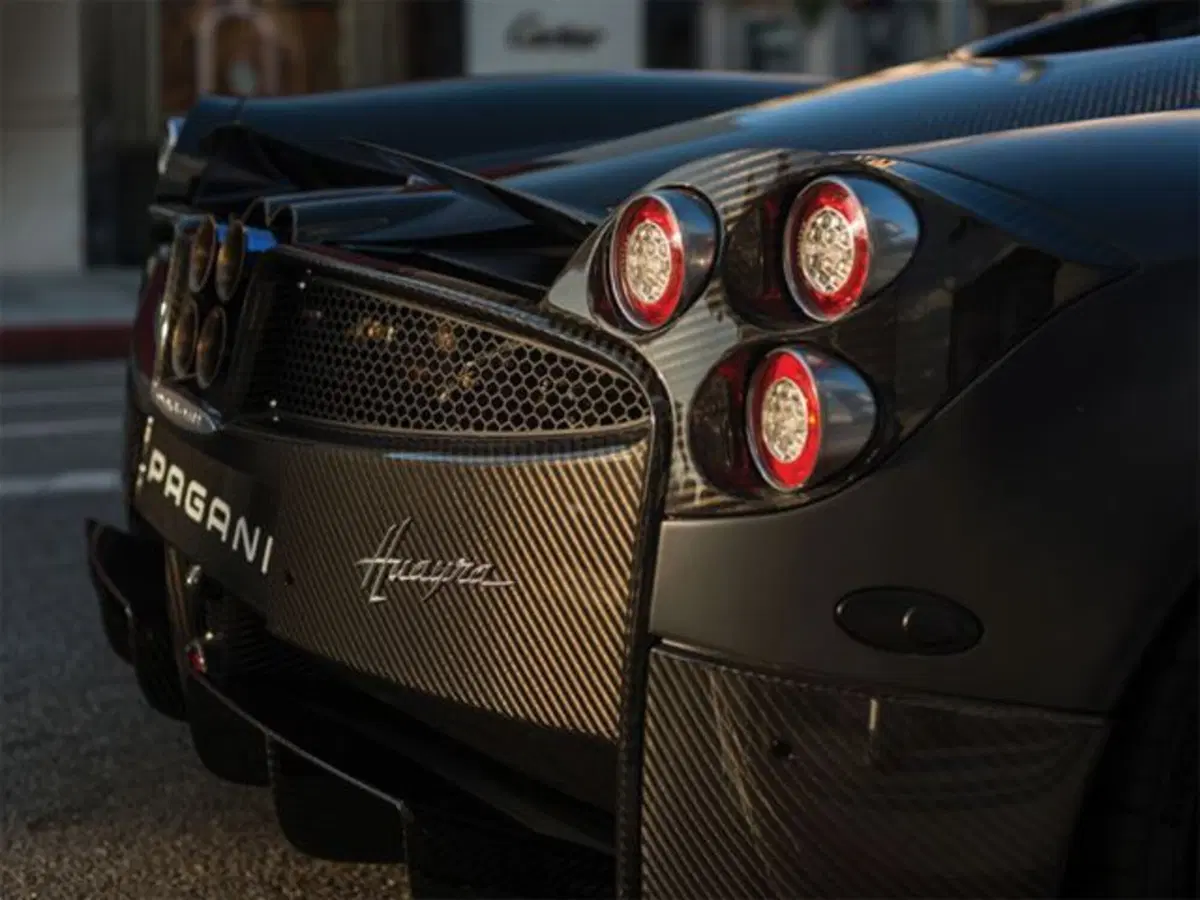 Pagani Huayra Tempesta: asta milionaria (5)