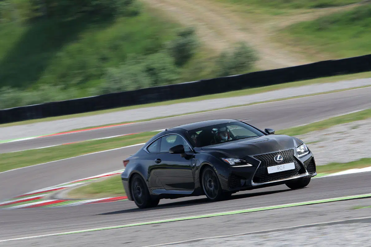 Lexus RC F 2017: sportività premium alla giapponese [Video Primo Test] (5)