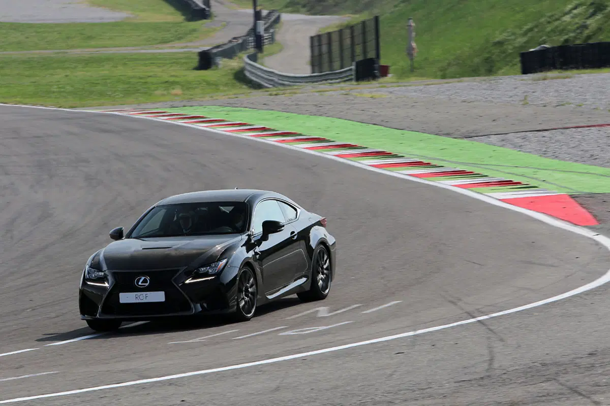 Lexus RC F 2017: sportività premium alla giapponese [Video Primo Test] (9)