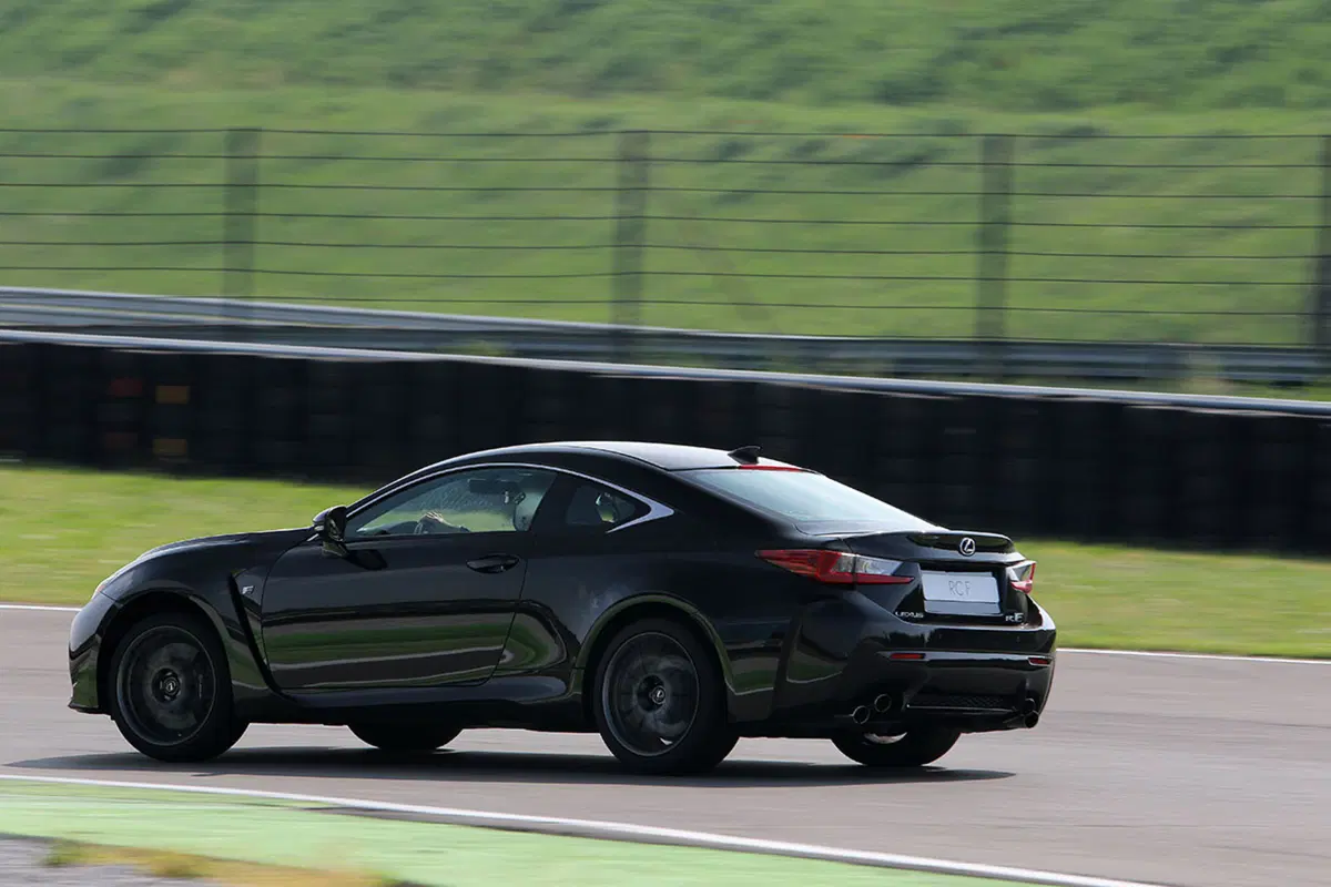 Lexus RC F 2017: sportività premium alla giapponese [Video Primo Test] (12)