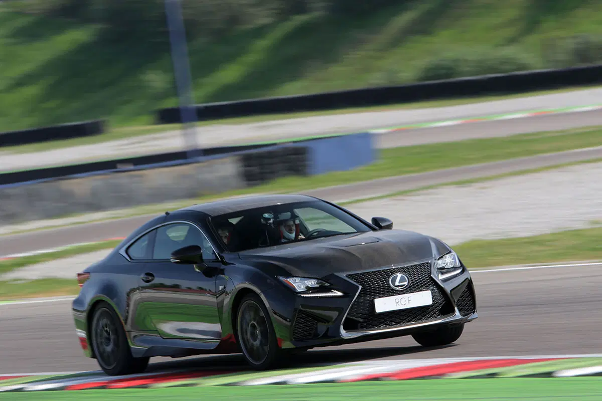Lexus RC F 2017: sportività premium alla giapponese [Video Primo Test] (13)