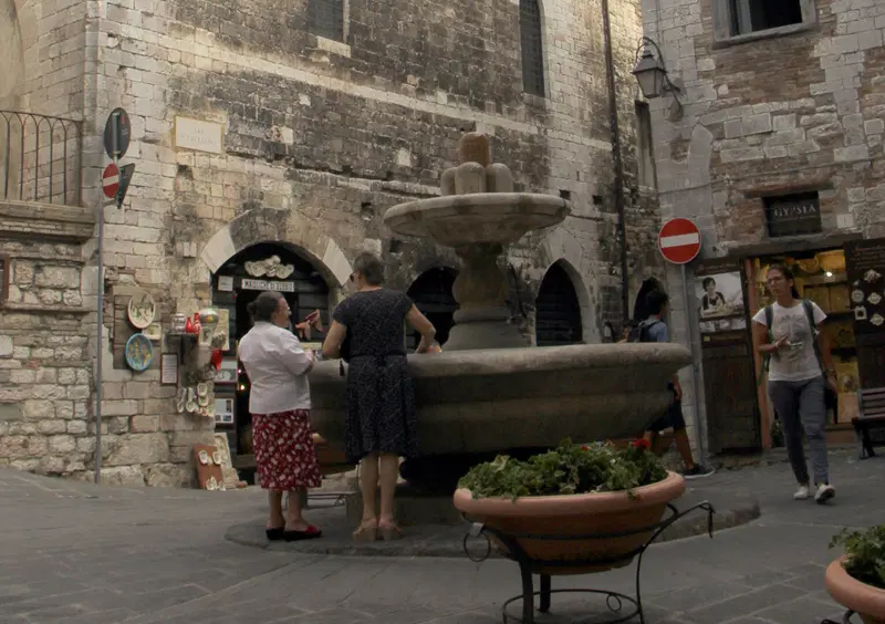 La fontana de "Lo Bergello" a Gubbio
