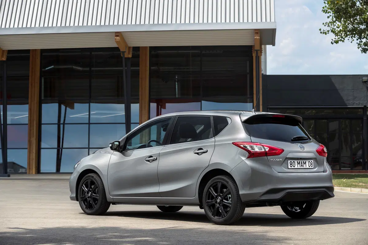 Nissan, ecco la Pulsar Black Edition  (6)