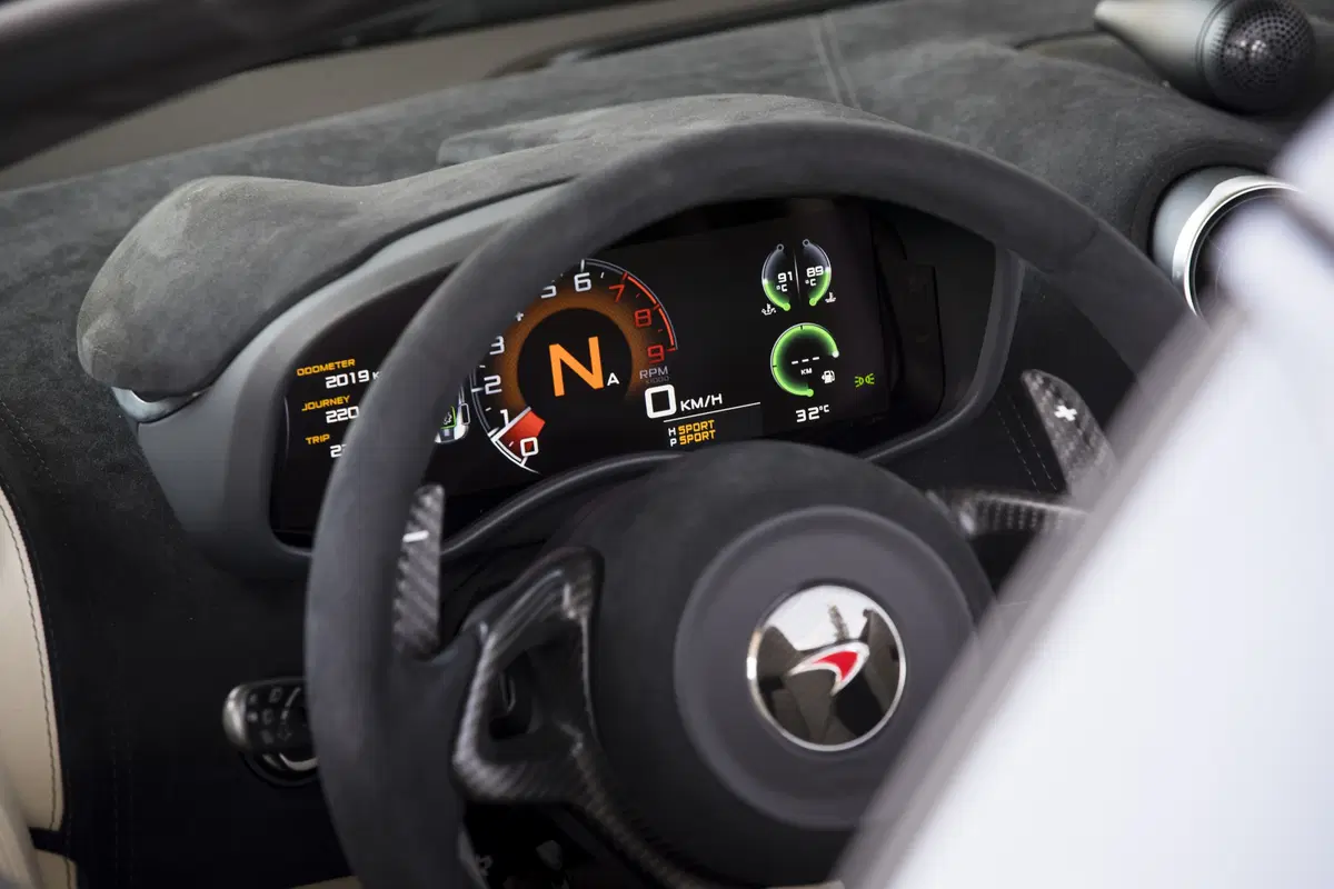 McLaren 570S Cabrio (2017-22) (17)