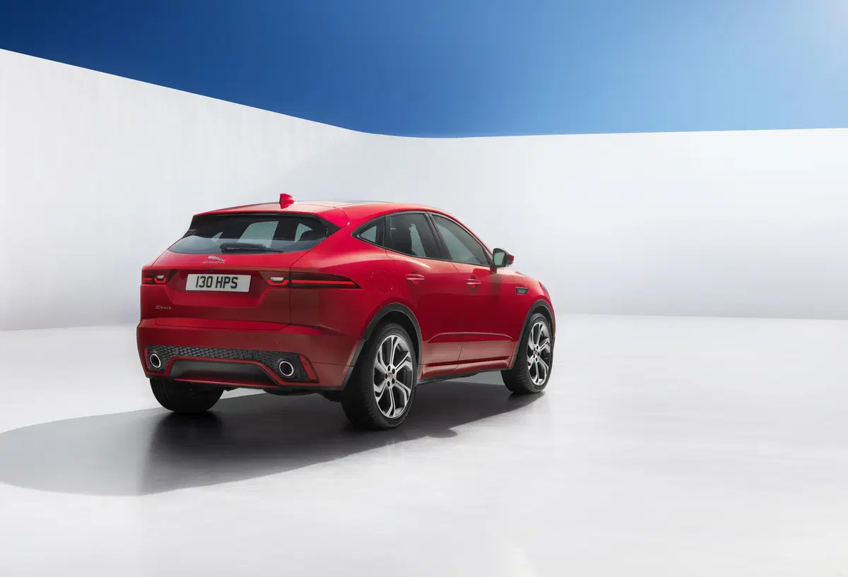 Jaguar E-Pace 2.0D 180 CV AWD R-Dynamic S (4)