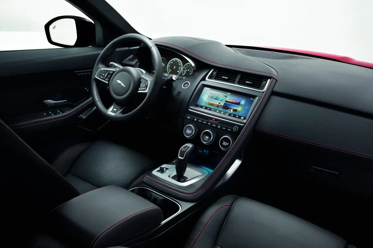 Jaguar E-Pace 2.0D 180 CV AWD R-Dynamic S (16)