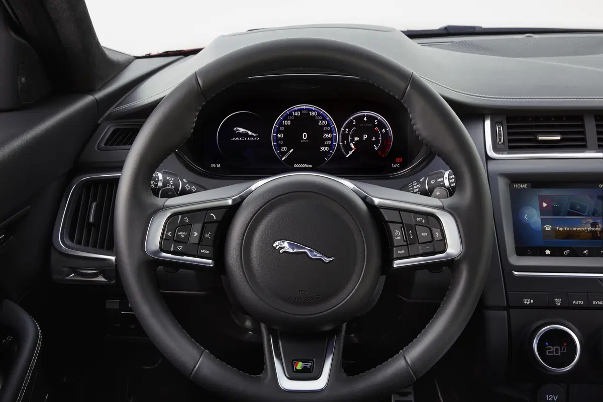 Jaguar E-Pace 2.0D 180 CV AWD R-Dynamic S (11)