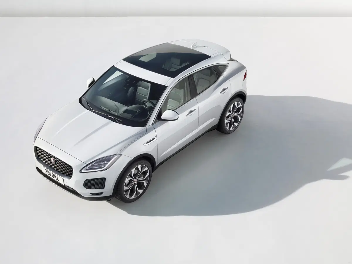 Jaguar E-Pace 2.0D 180 CV AWD R-Dynamic S (9)