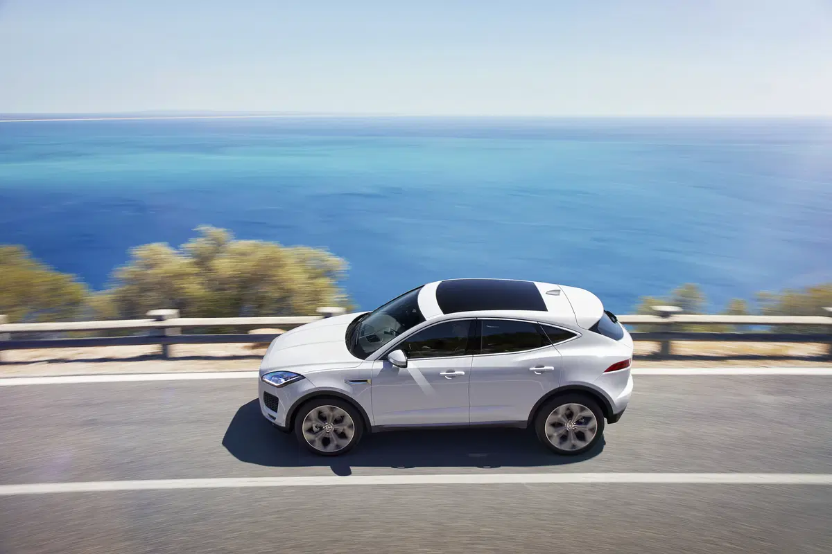 Jaguar E-Pace 2.0D 180 CV AWD R-Dynamic S (2)