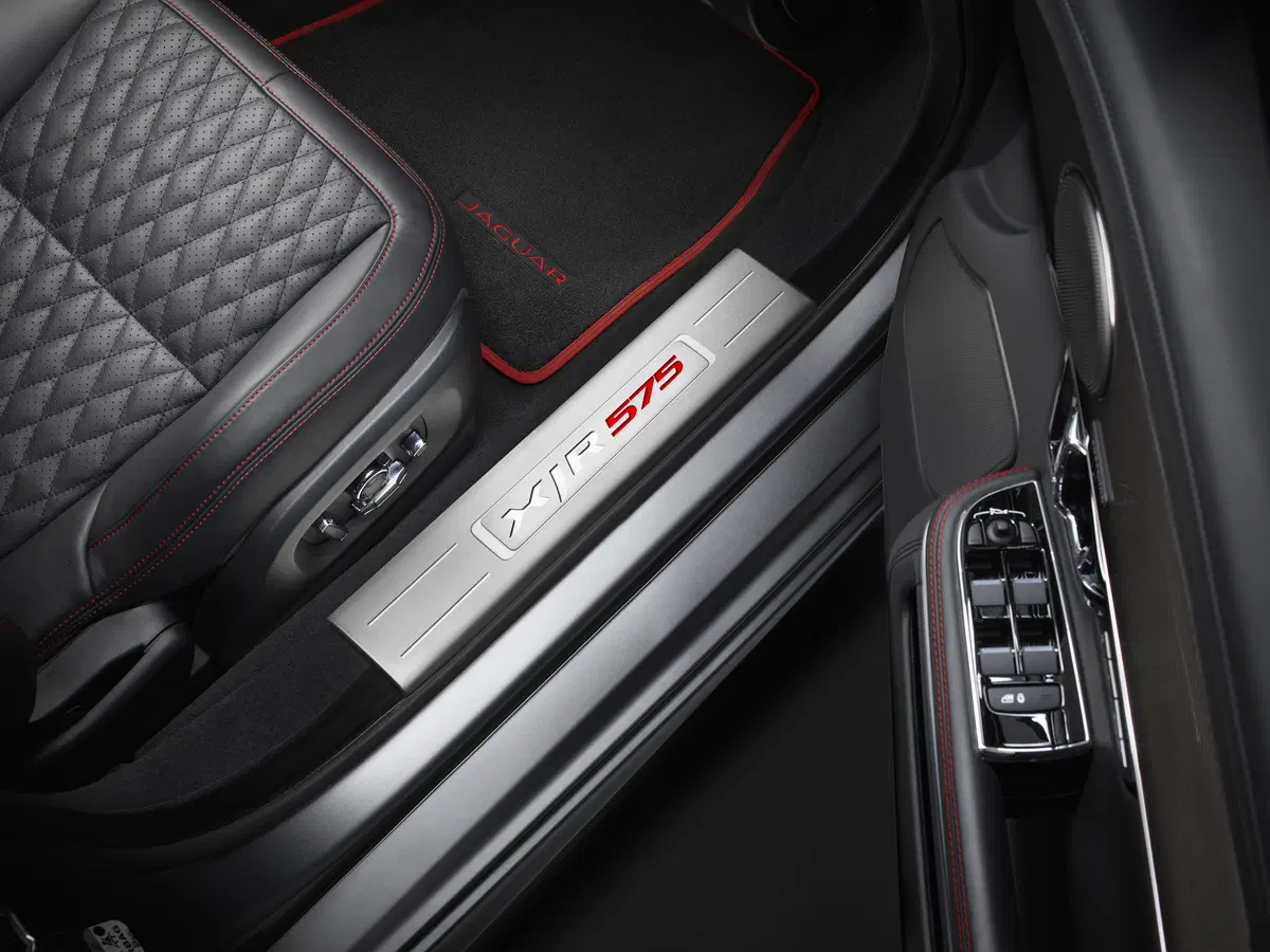 Jaguar XJR575 (2017-18) (12)