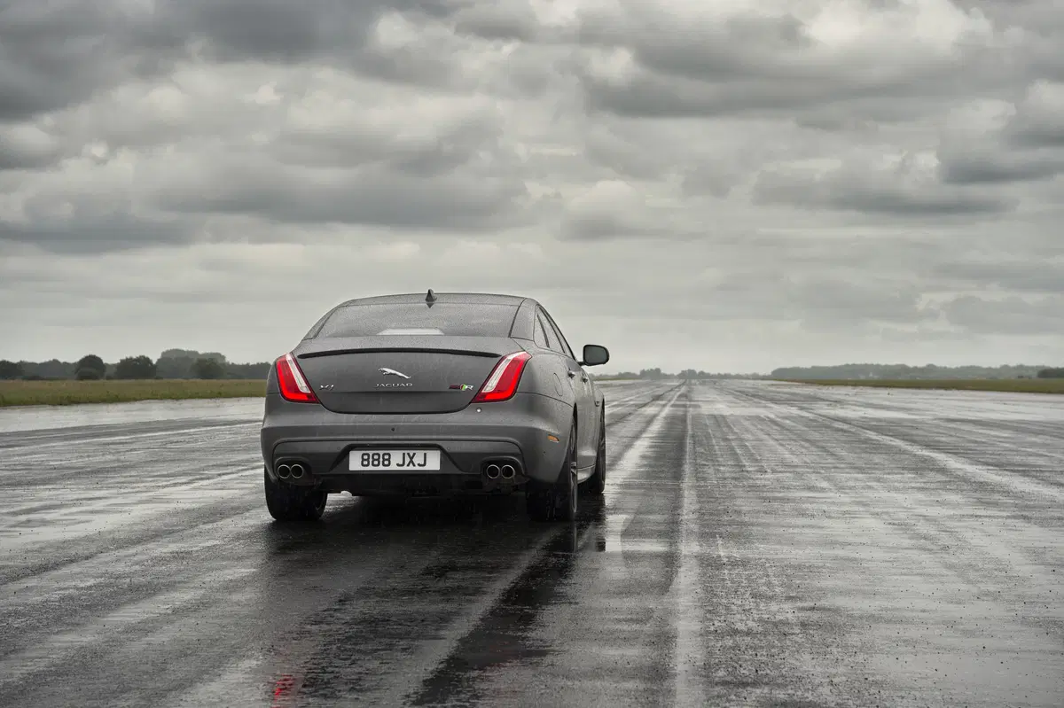 Jaguar XJR575 (2017-18) (5)