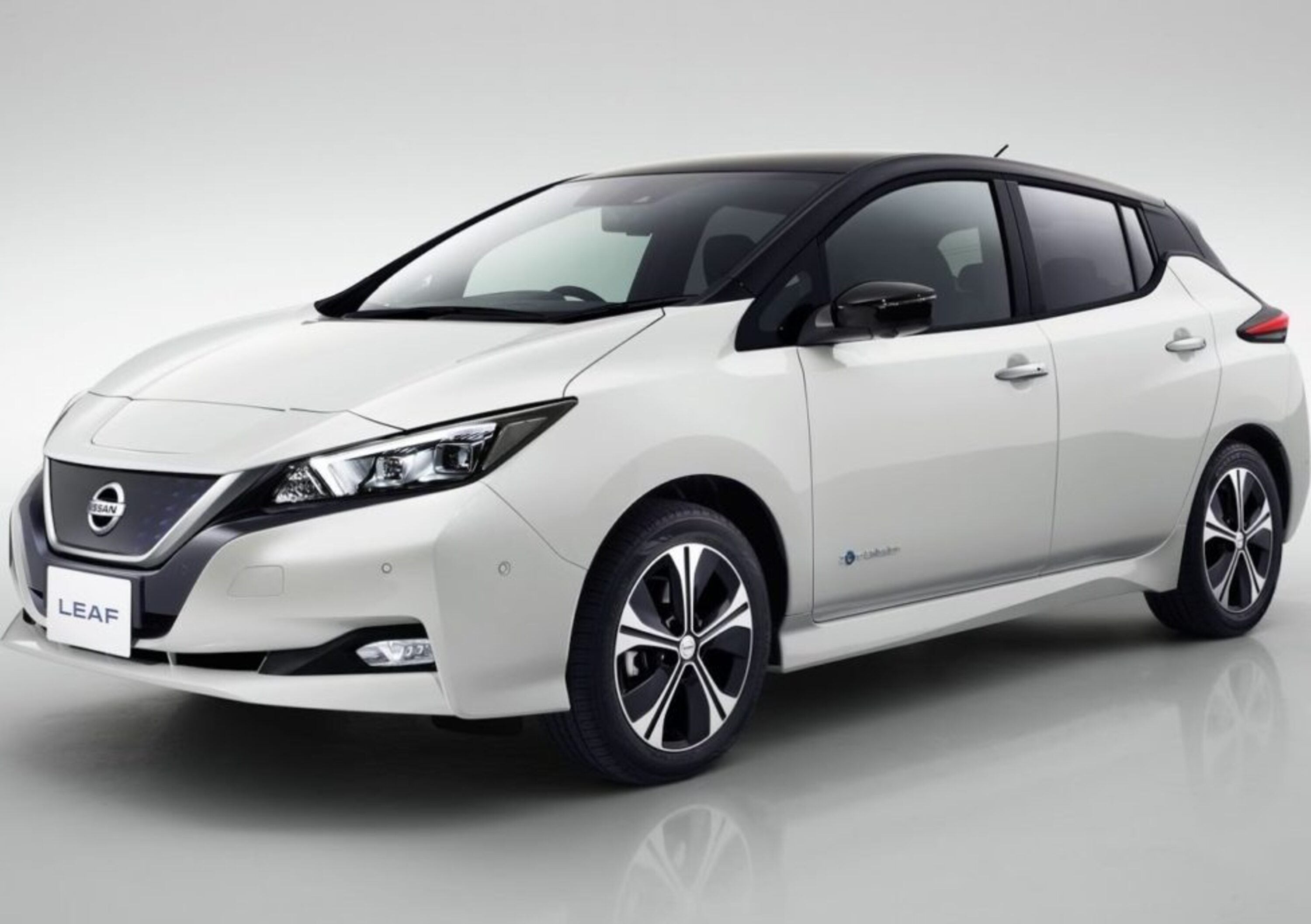 Nissan Leaf, nuova arma elettrica 