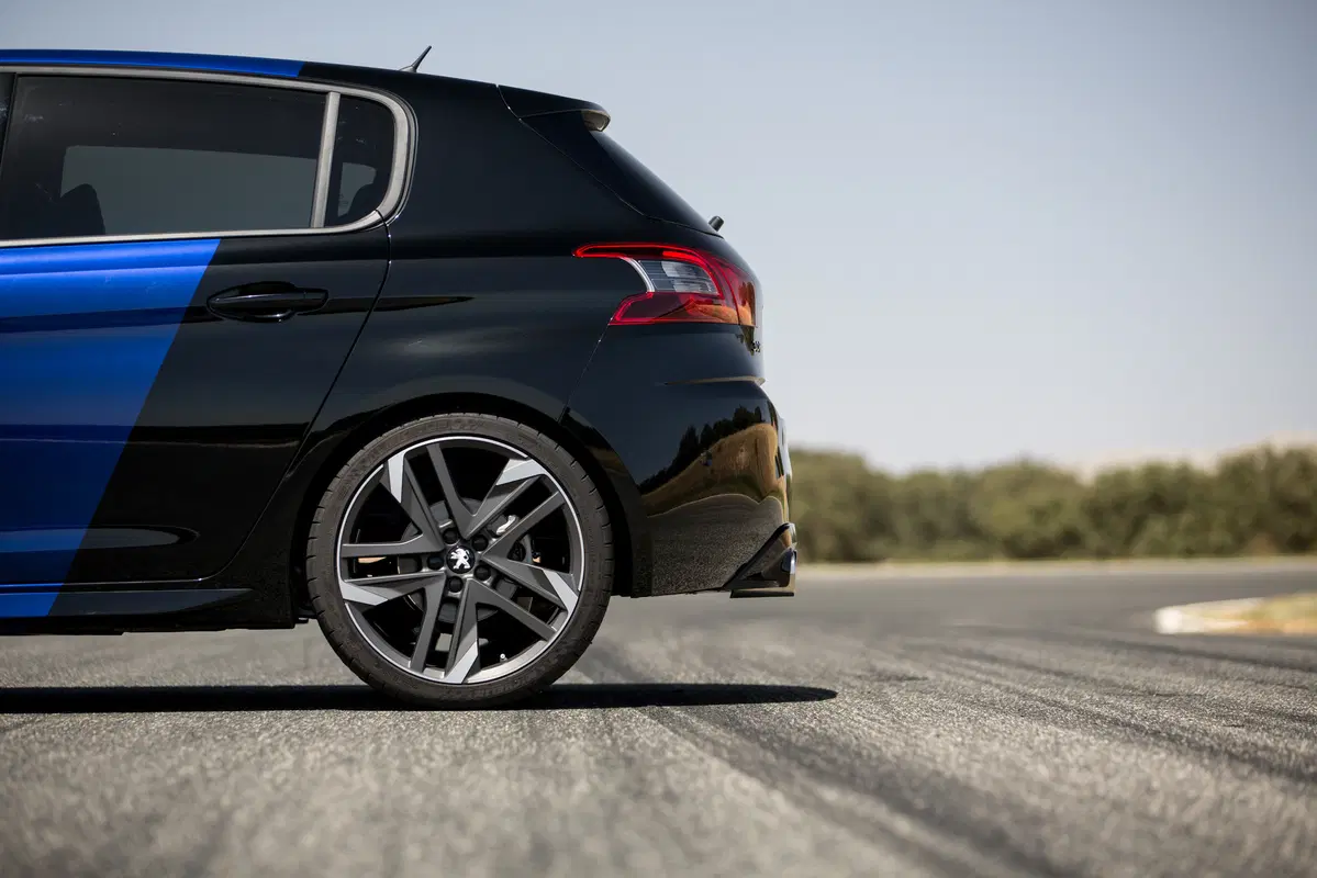 Quale Peugeot, Confronto: 308 GTi by PS Vs RCZ R (3)