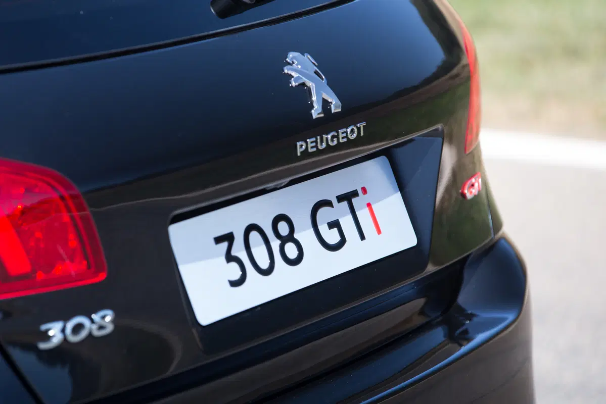 Quale Peugeot, Confronto: 308 GTi by PS Vs RCZ R (7)