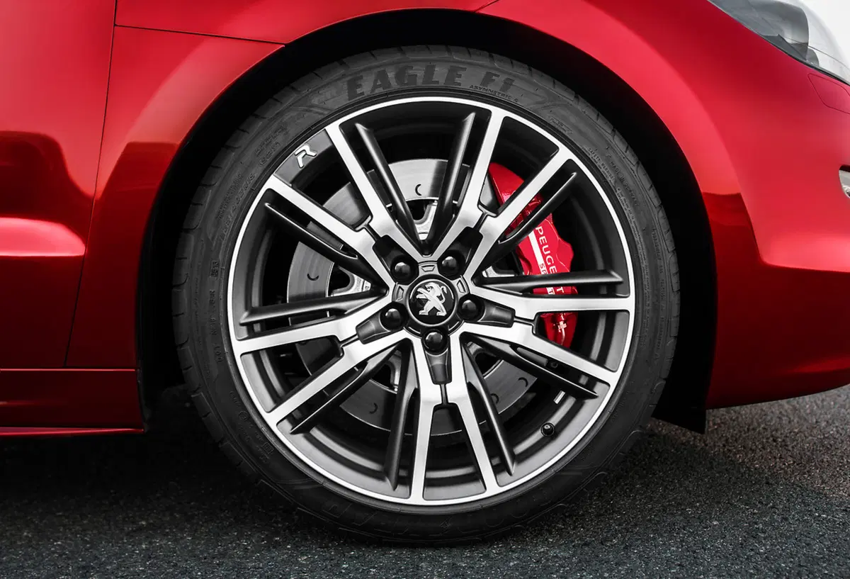 Quale Peugeot, Confronto: 308 GTi by PS Vs RCZ R (4)