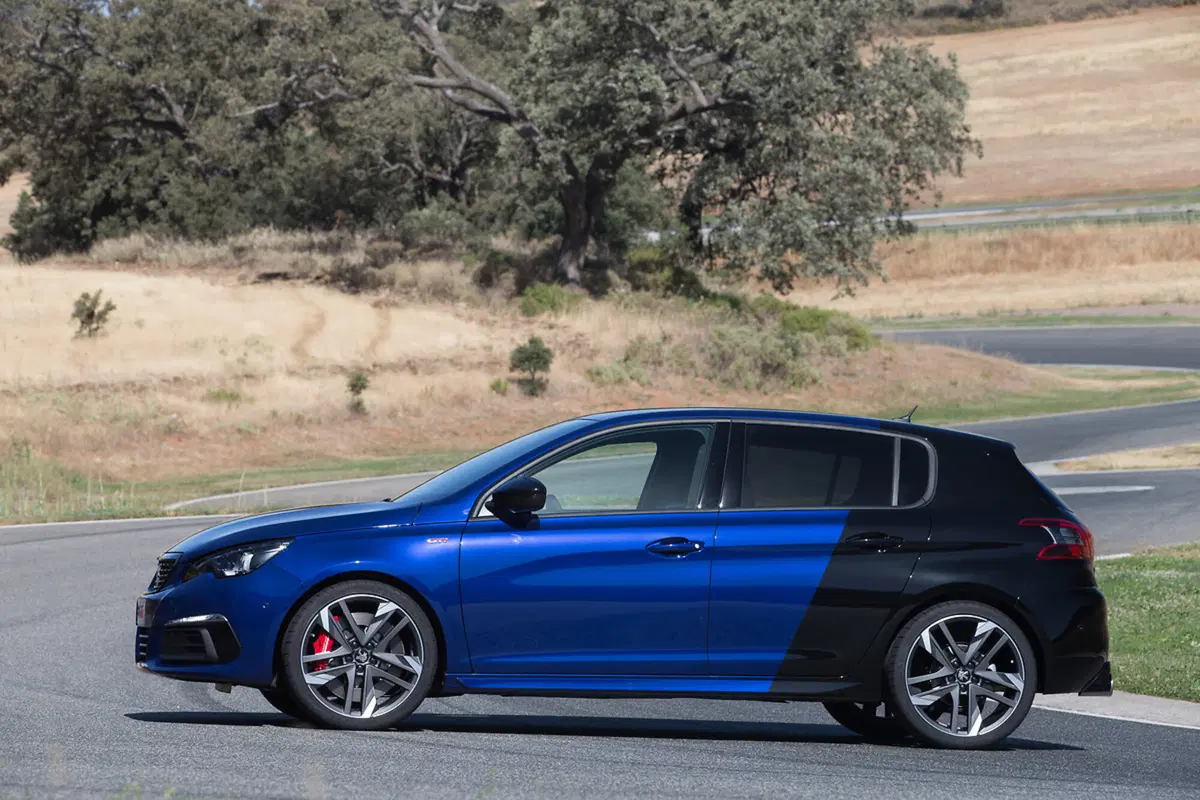 Quale Peugeot, Confronto: 308 GTi by PS Vs RCZ R