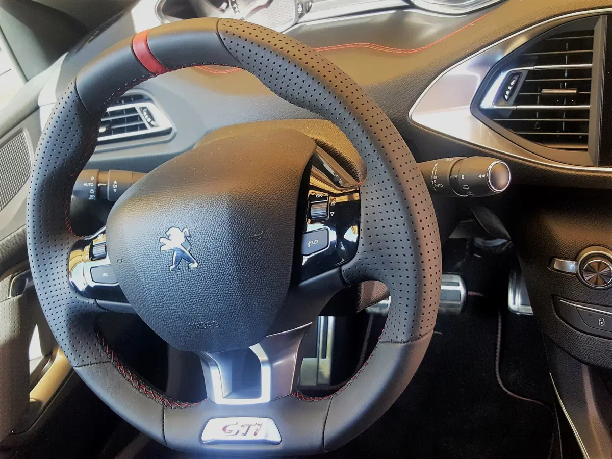 Quale Peugeot, Confronto: 308 GTi by PS Vs RCZ R (15)