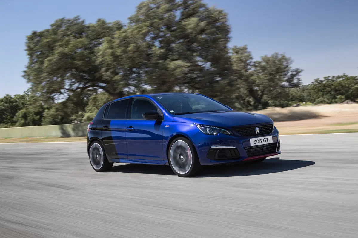 Quale Peugeot, Confronto: 308 GTi by PS Vs RCZ R (3)