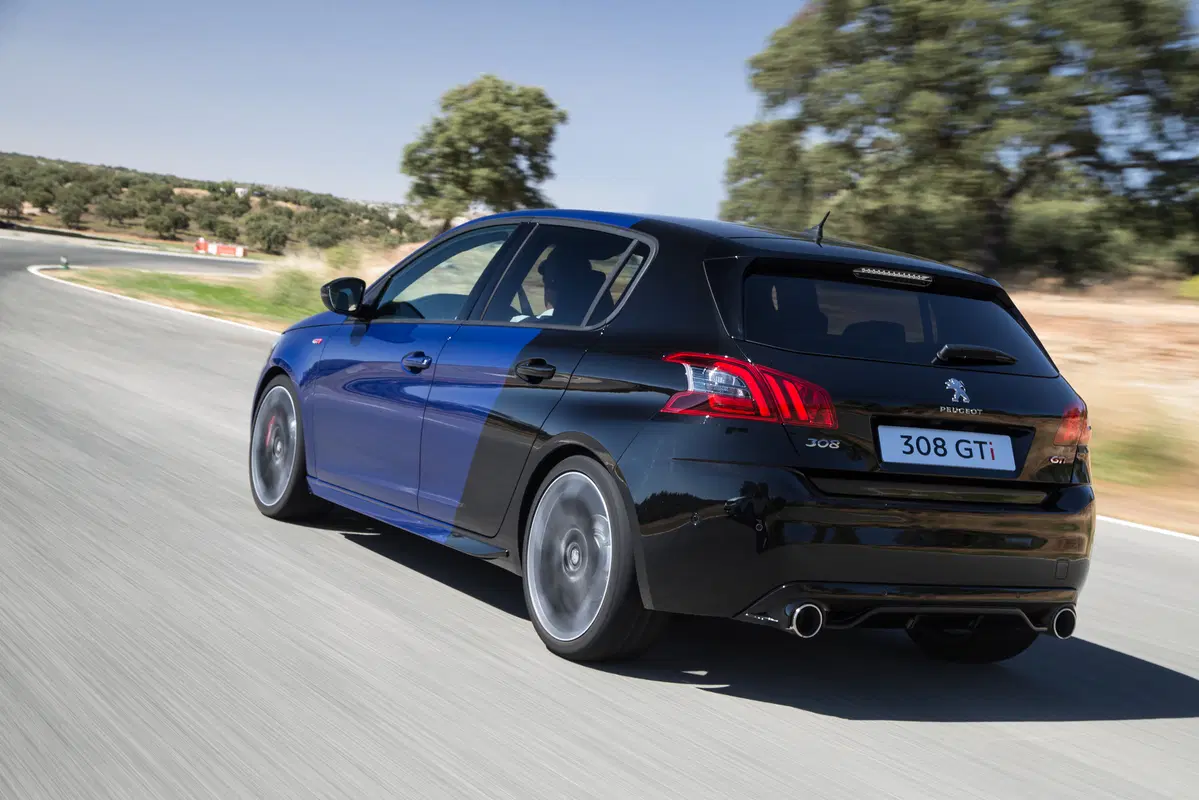 Quale Peugeot, Confronto: 308 GTi by PS Vs RCZ R (6)