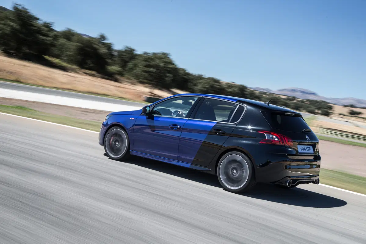 Quale Peugeot, Confronto: 308 GTi by PS Vs RCZ R (2)