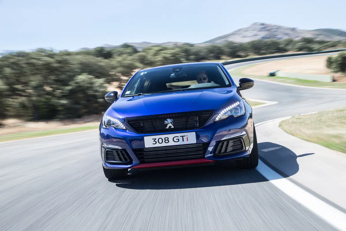 Quale Peugeot, Confronto: 308 GTi by PS Vs RCZ R (8)