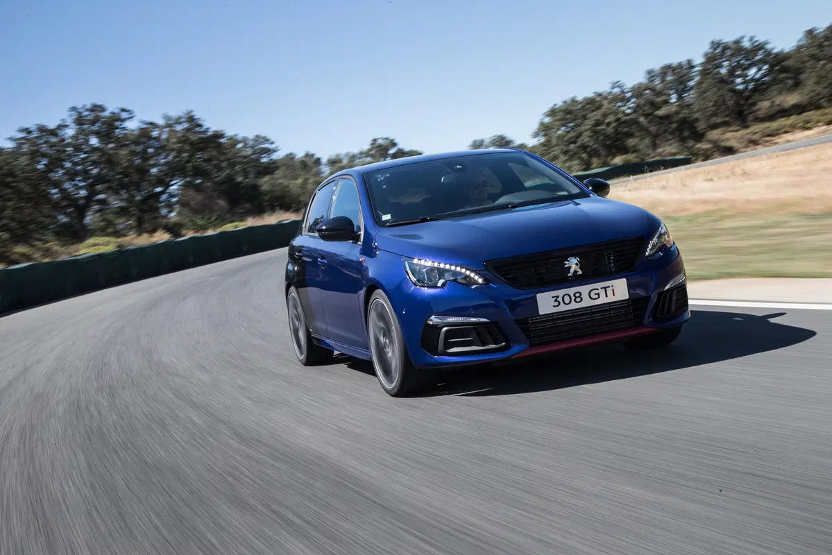 Quale Peugeot, Confronto: 308 GTi by PS Vs RCZ R (13)