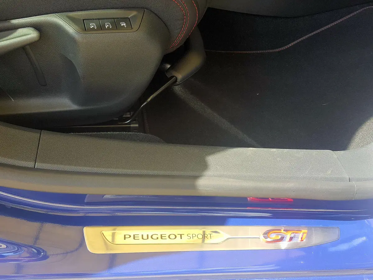 Quale Peugeot, Confronto: 308 GTi by PS Vs RCZ R (6)