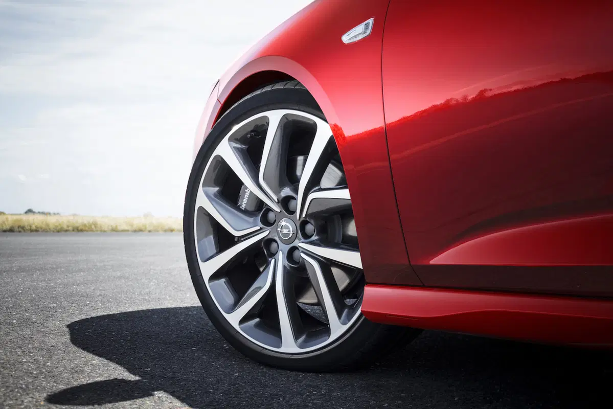 Opel Insignia GSi Sports Tourer: prestazioni in formato wagon (7)
