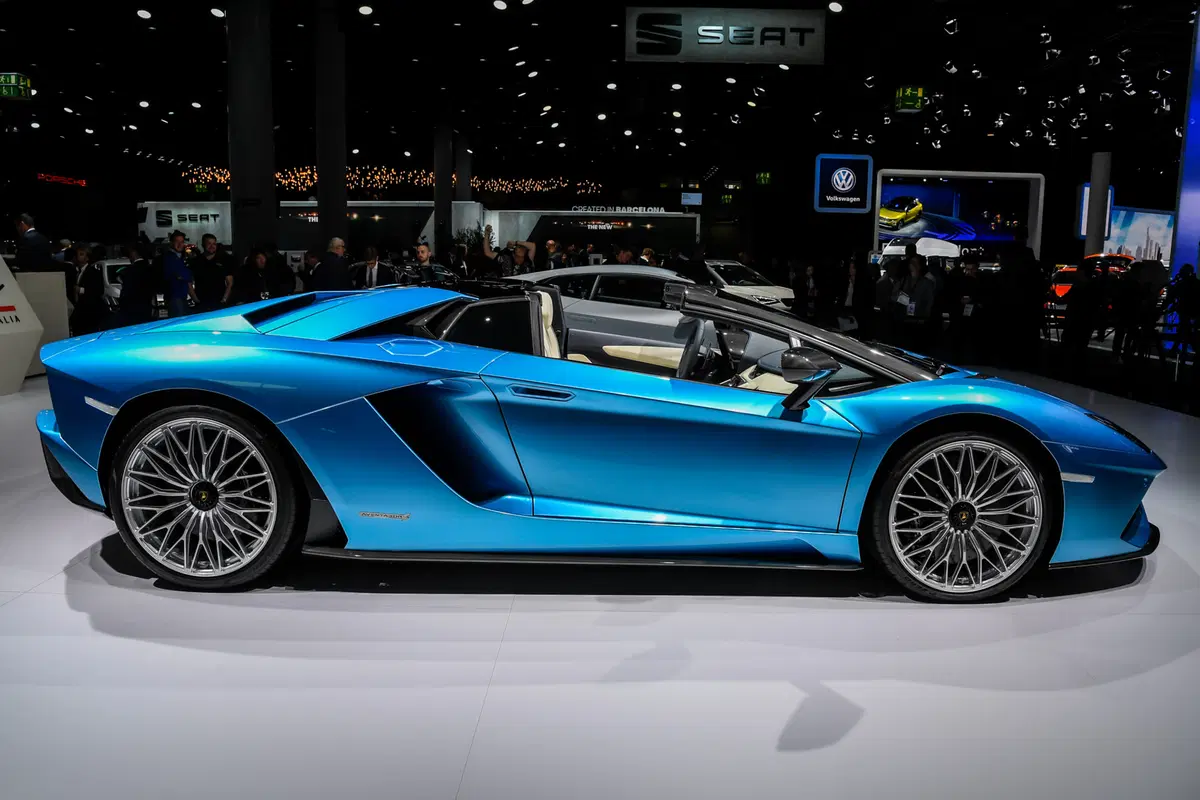 Lamborghini Aventador S Roadster, debutto a Francoforte (2)
