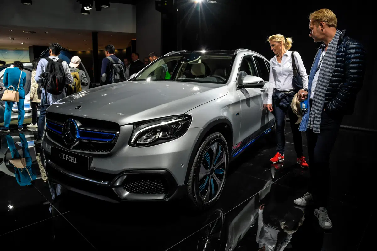 Mercedes GLC F-Cell, boccata di idrogeno a Francoforte  (3)