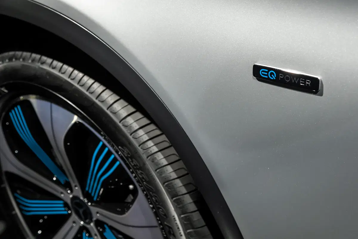 Mercedes GLC F-Cell, boccata di idrogeno a Francoforte  (6)