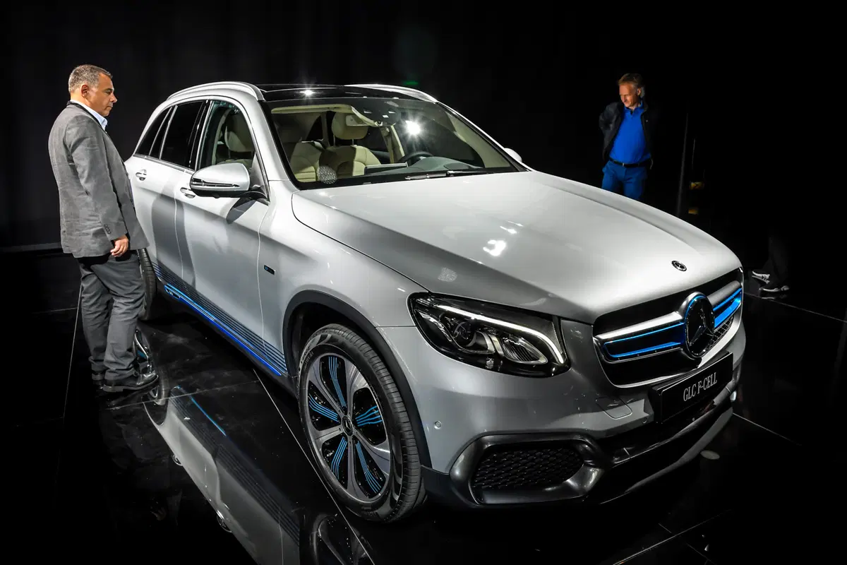 Mercedes GLC F-Cell, boccata di idrogeno a Francoforte  (5)