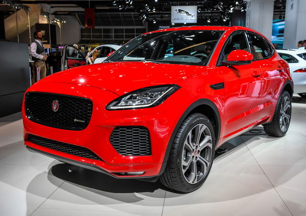 Jaguar E-Pace, SUV compatto e sportivo al Salone di Francoforte 2017 [Video]