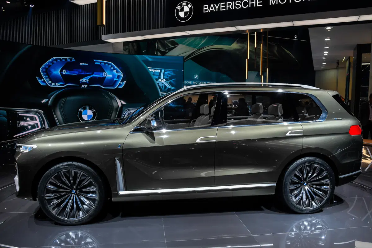 BMW Concept X7 iPerformance al Salone di Francoforte 2017 (4)