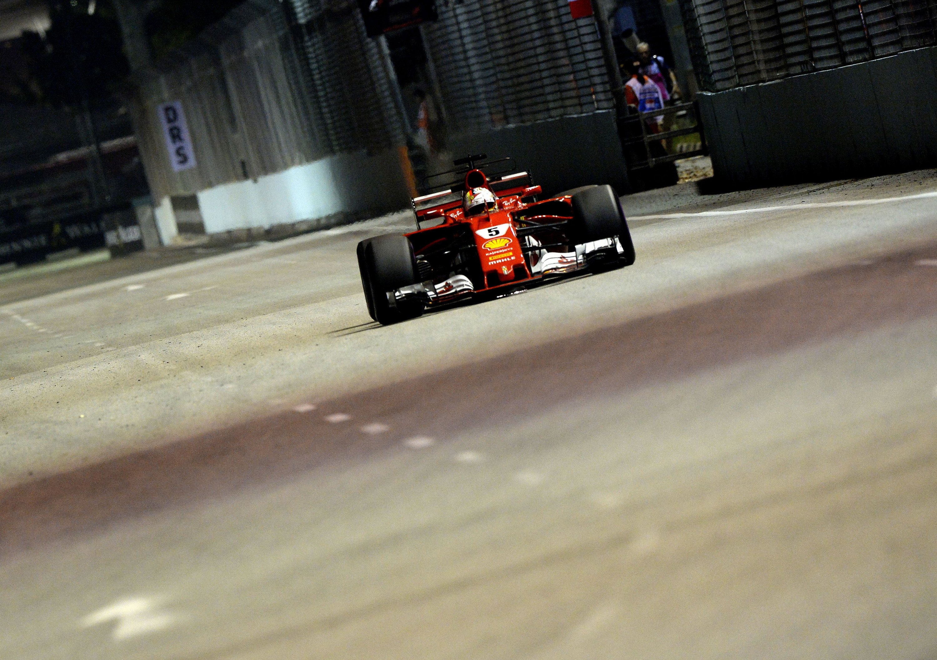 F1, GP Singapore 2017: pole per Vettel