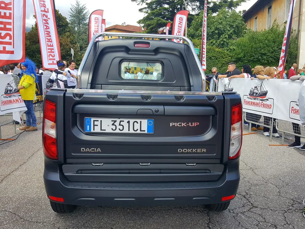 Nuovo Dacia Dokker Pick-Up: debutto alla Fisherman Strongmanrun (2)