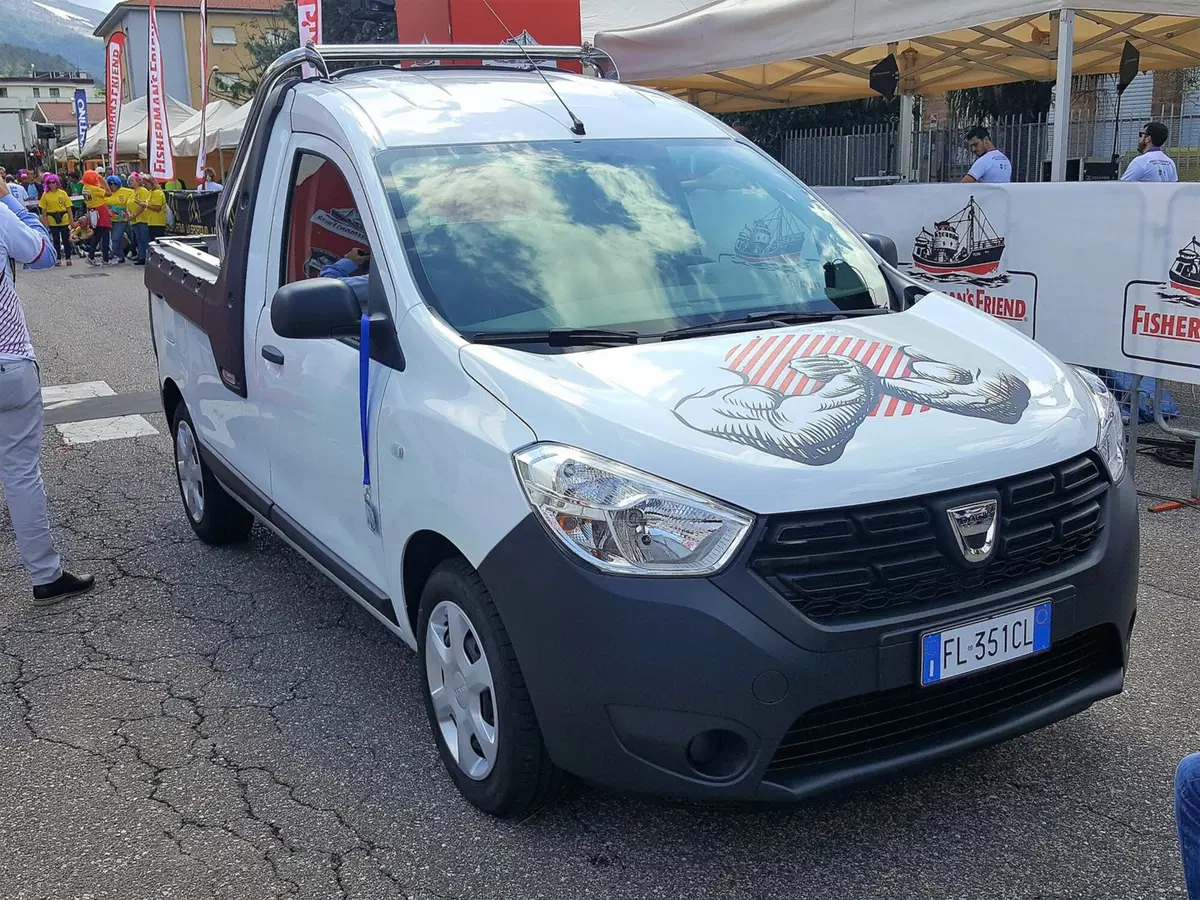 Nuovo Dacia Dokker Pick-Up: debutto alla Fisherman Strongmanrun (4)