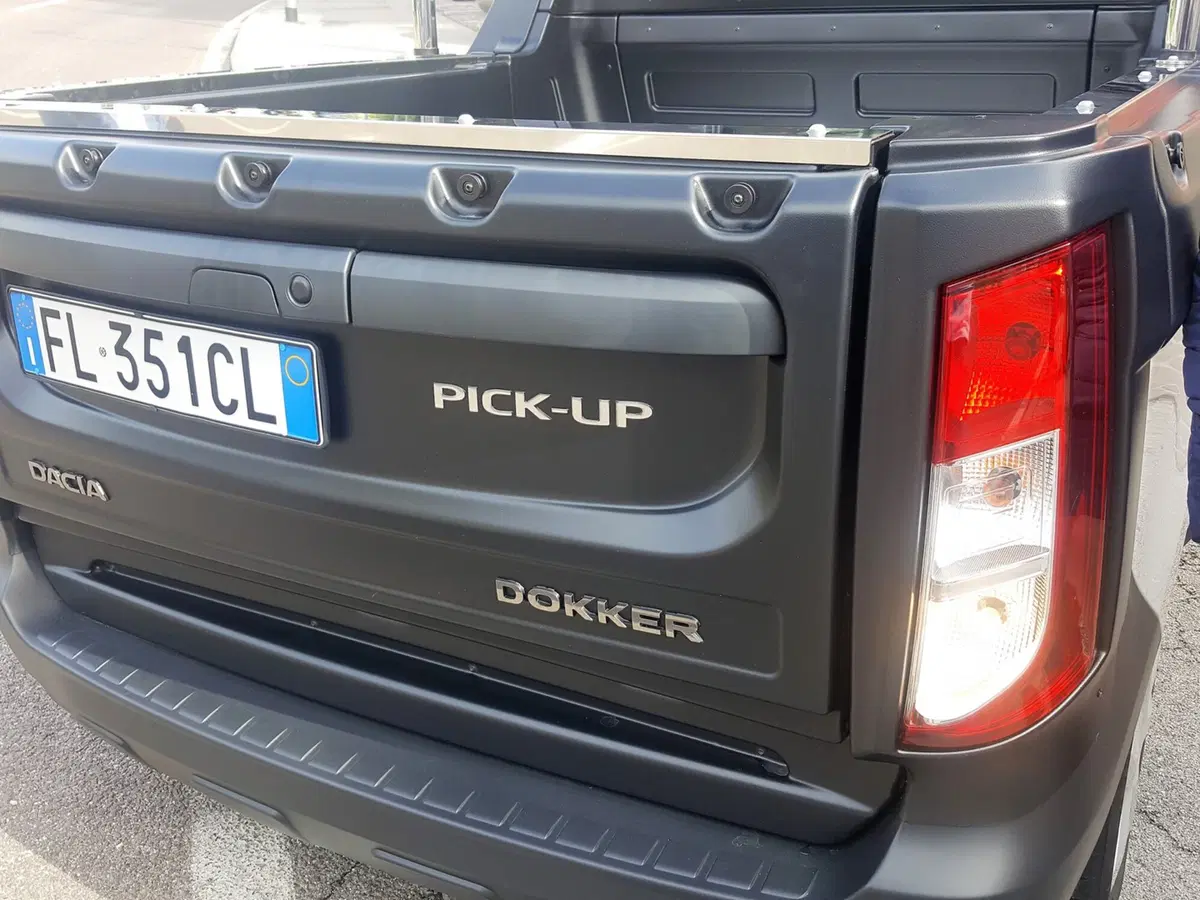 Nuovo Dacia Dokker Pick-Up: debutto alla Fisherman Strongmanrun (17)