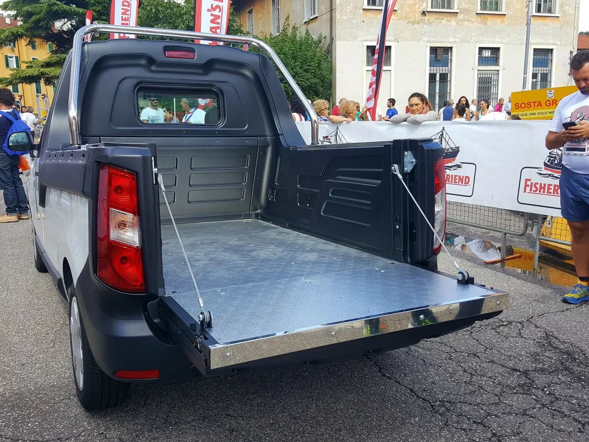 Nuovo Dacia Dokker Pick-Up: debutto alla Fisherman Strongmanrun (6)